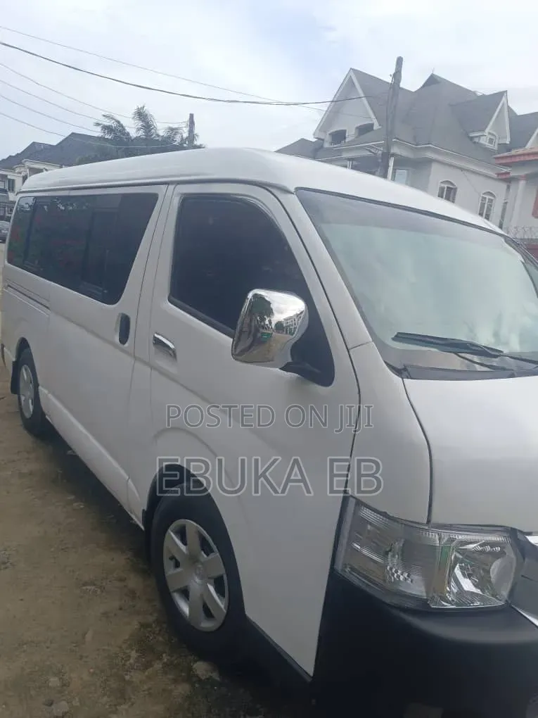 Toyota HiAce 2015 White