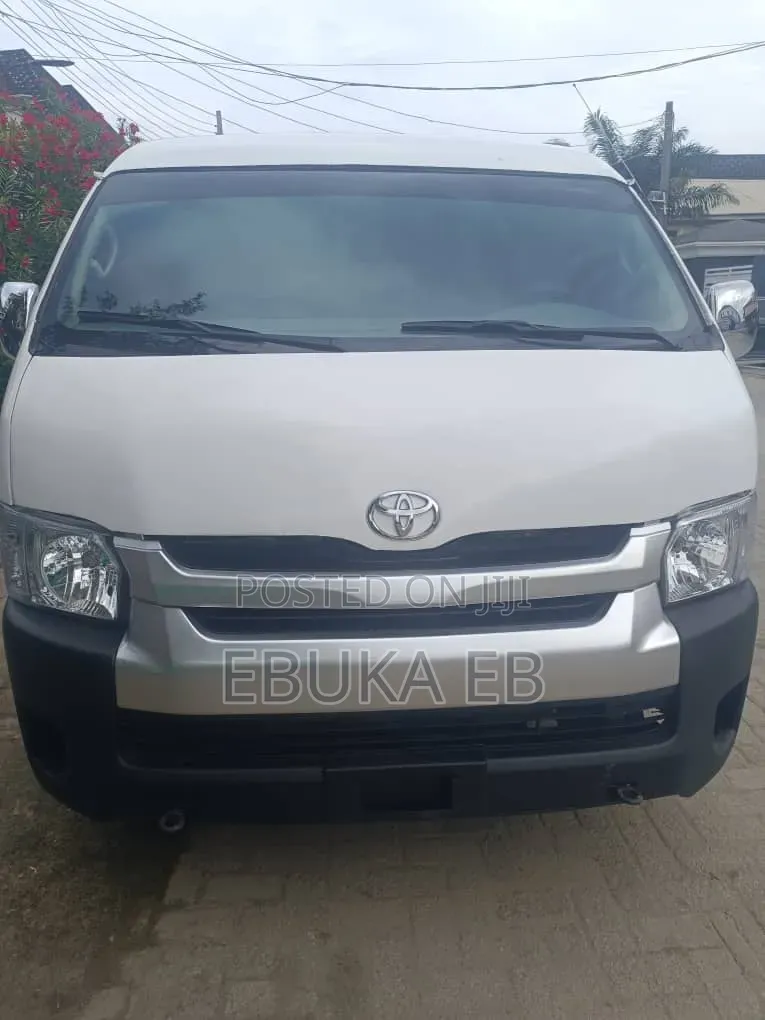 Toyota HiAce 2015 White