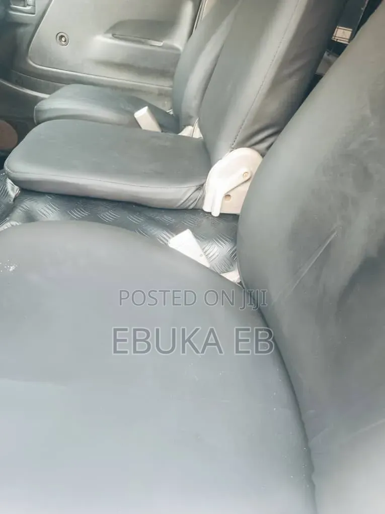 Toyota HiAce 2015 White