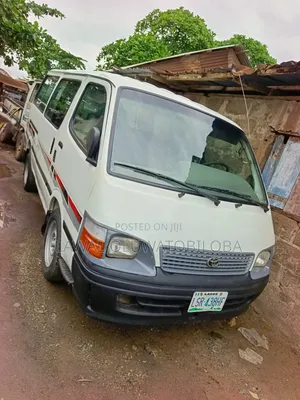 Toyota HiAce 2004 White