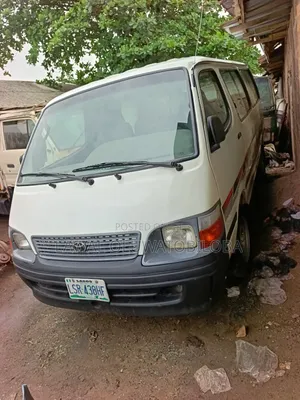 Toyota HiAce 2004 White