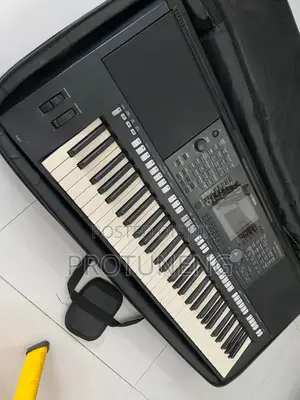Yamaha PSR S950