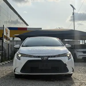 Toyota Corolla LE 2020 White