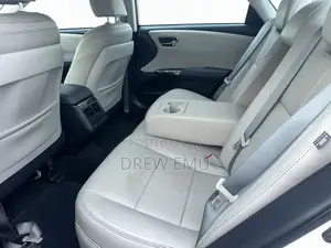Toyota Avalon XLE 4dr Sedan (3.5L 6cyl 6A) 2014 White