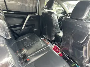 Toyota RAV4 LE AWD (2.5L 4cyl 6A) 2017 Silver