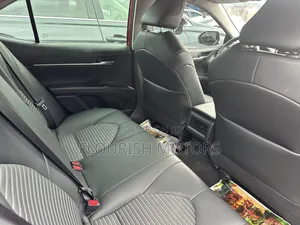 Toyota Camry SE 2021 Maroon