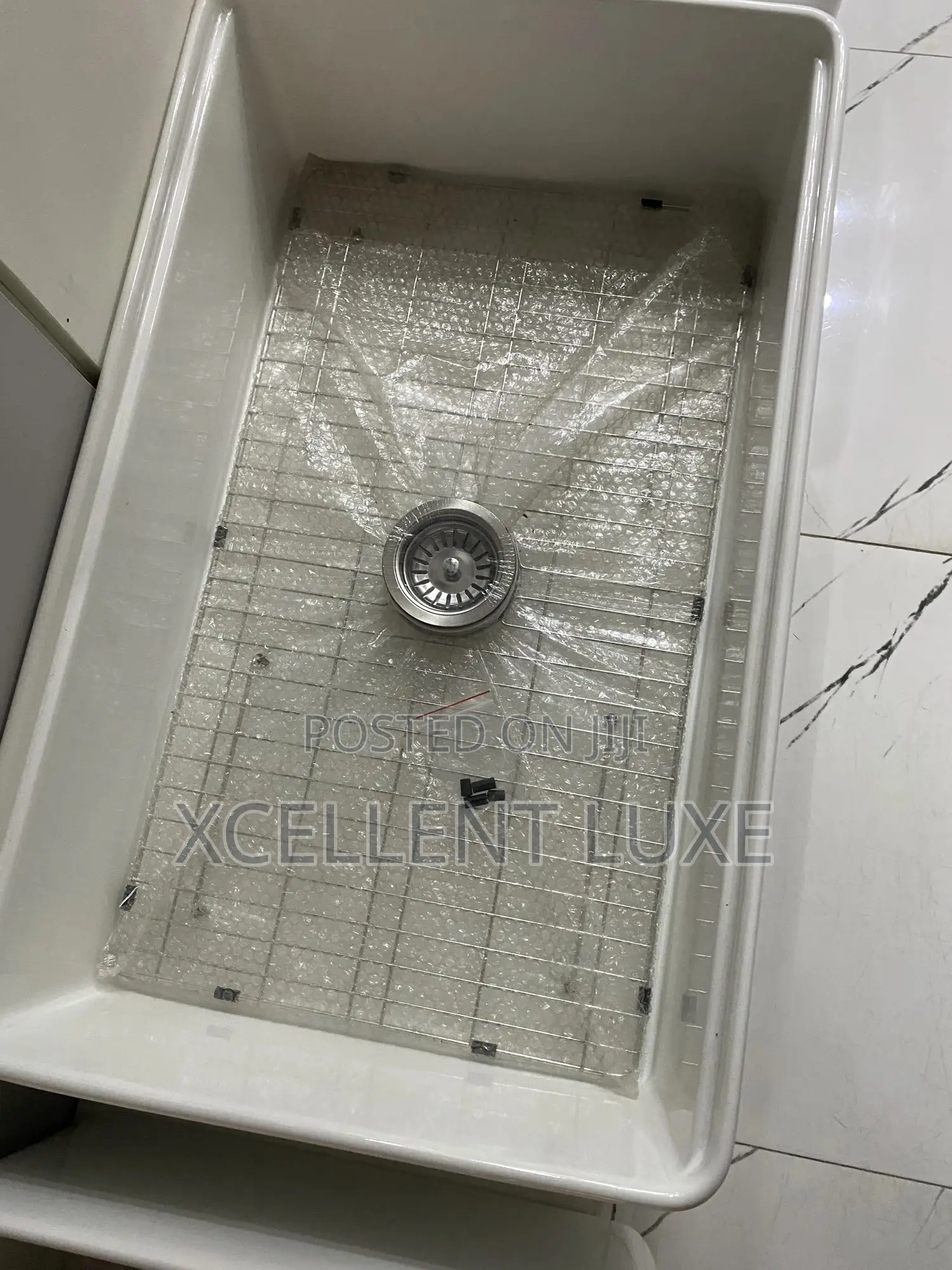 Multi Purpose Belfast Ceramic Sink With Complete Accessories.