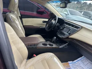 Toyota Avalon XLE Premium Sedan FWD (3.5L 6cyl 6A) 2013 Maroon