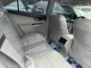 Toyota Camry XLE V6 4dr Sedan (3.5L 6cyl 6A) 2013 Silver