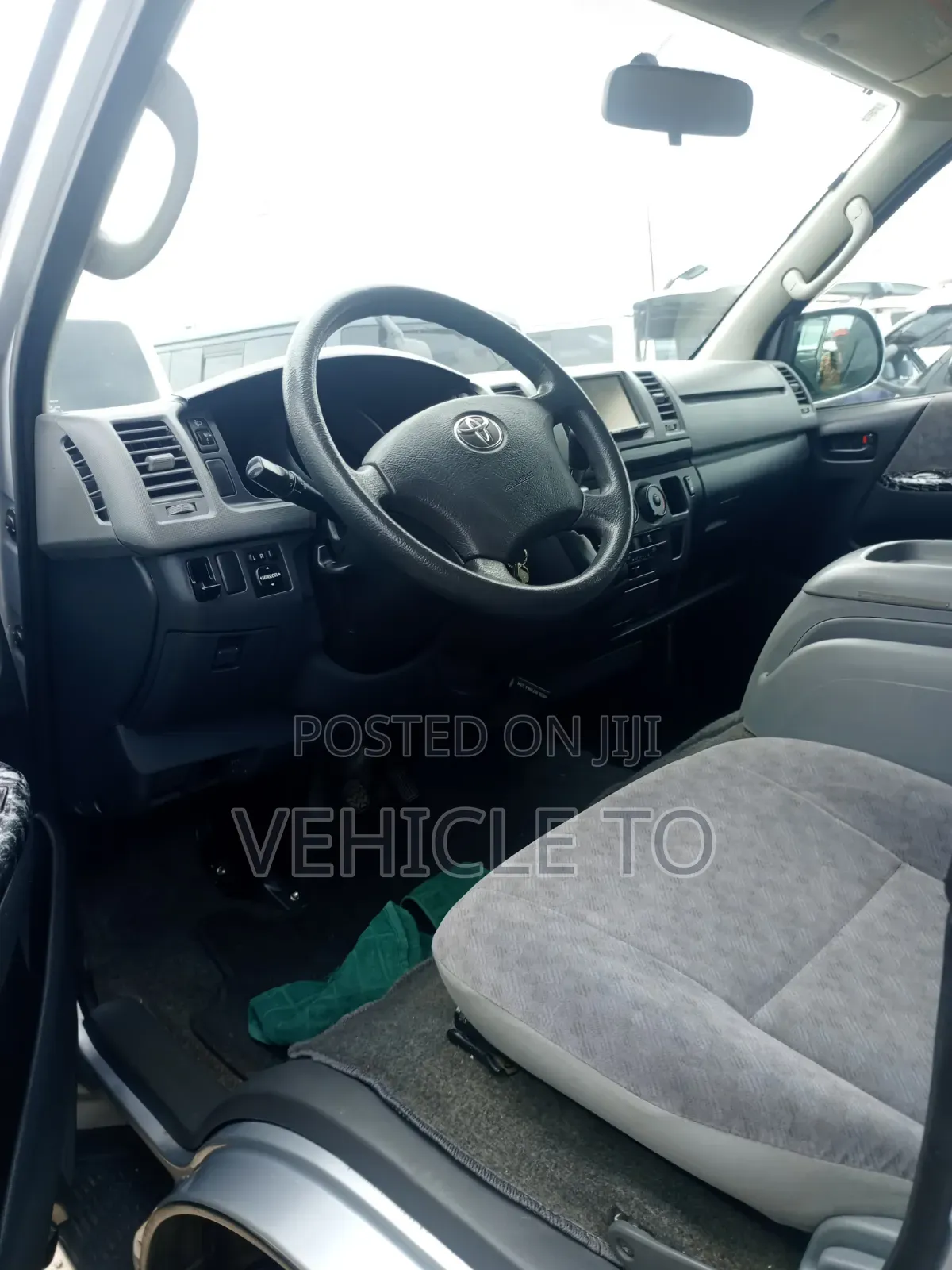 Toyota HiAce 2010 Silver
