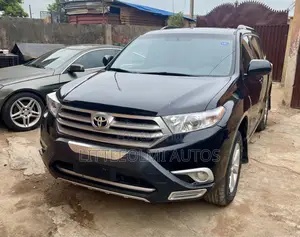 Toyota Highlander SE 2011 Black
