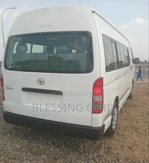 Toyota HiAce 2013 White