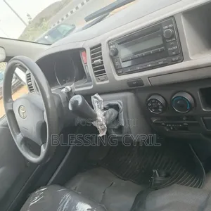 Toyota HiAce 2013 White