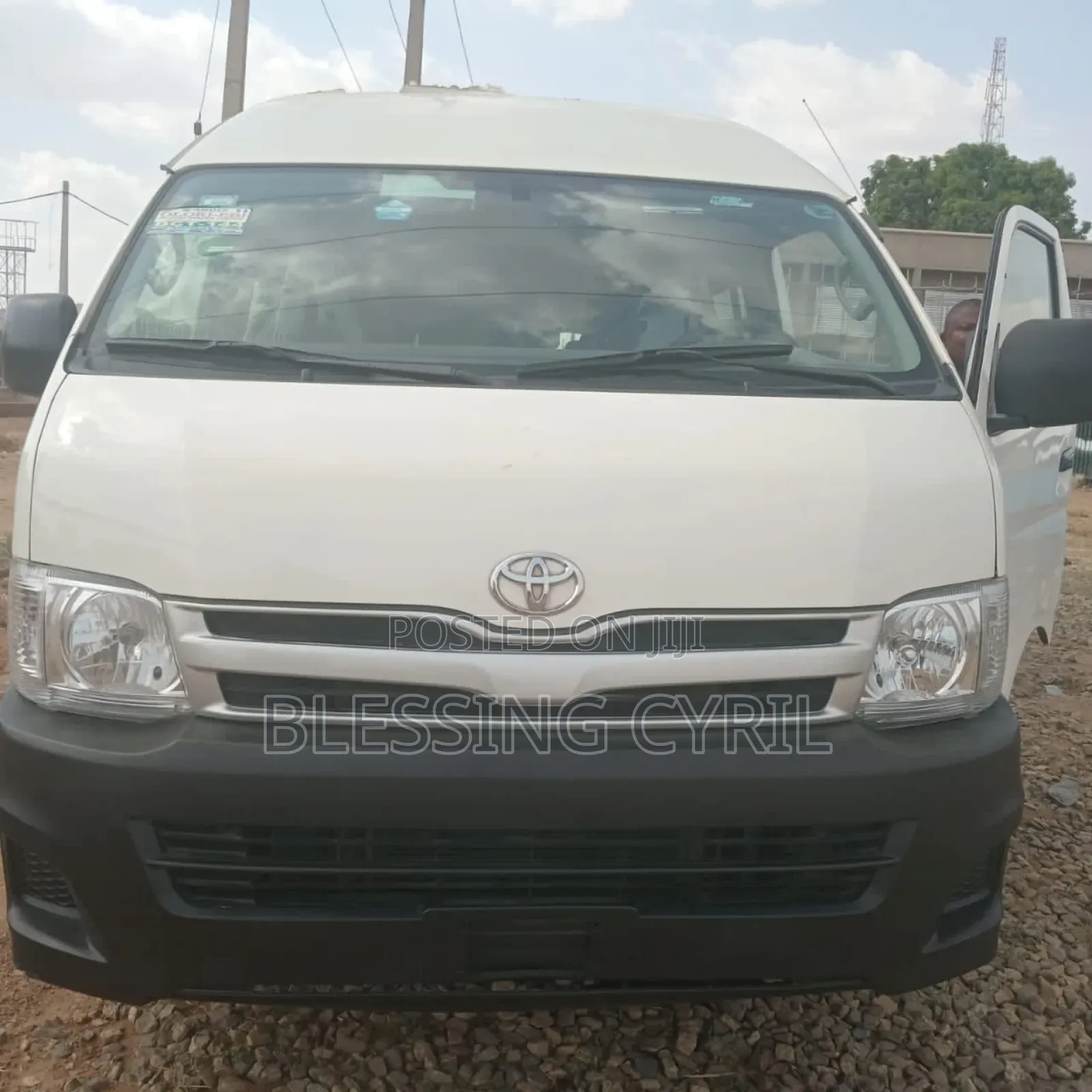 Toyota HiAce 2013 White
