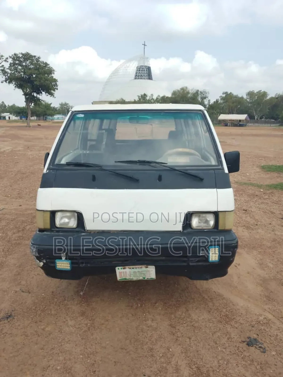 Mitsubishi Delica 2003 White