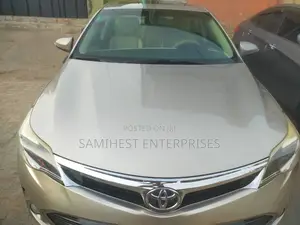 Toyota Avalon XLE Sedar FWD (3.5L 6cyl 6A) 2013 Gold