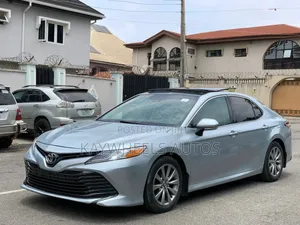 Toyota Camry XLE FWD (2.5L 4cyl 8AM) 2018 Blue