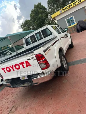 Toyota Hilux 2010 White