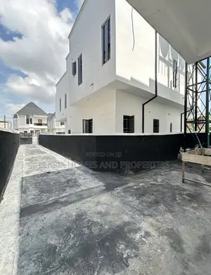 4bdrm Duplex in A Well Secured, Lekki Phase 2 for sale