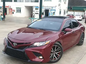 Toyota Camry XLE FWD (2.5L 4cyl 8AM) 2018 Burgundy