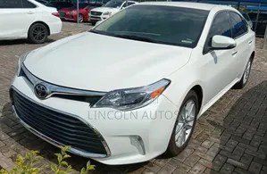 Toyota Avalon XLE Premium Sedan FWD (3.5L 6cyl 6A) 2017 Off white