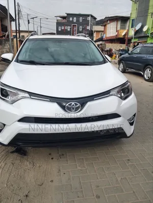 Toyota RAV4 XLE AWD (2.5L 4cyl 6A) 2016 White