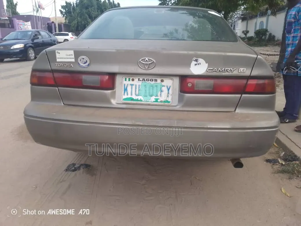 Toyota Camry 2000 Silver
