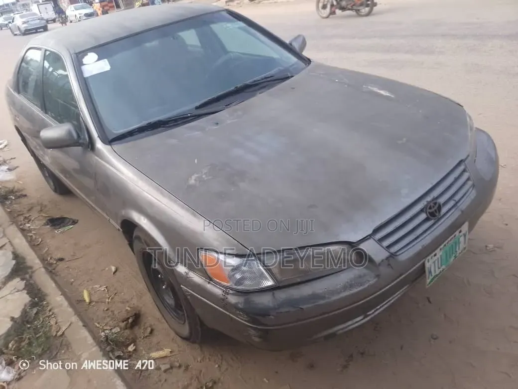 Toyota Camry 2000 Silver