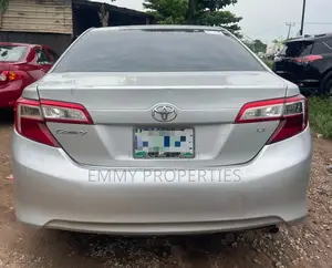 Toyota Camry LE 4dr Sedan (2.5L 4cyl 6A) 2014 Silver