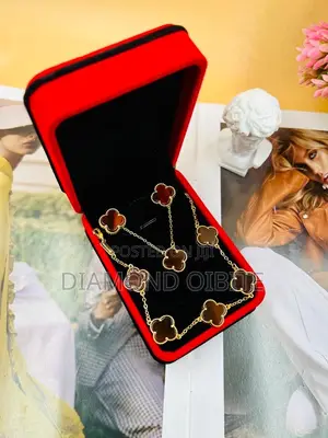Feminine Jewelry Set