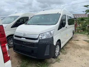 Toyota HiAce 2021 White