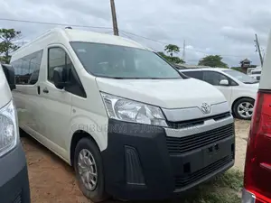 Toyota HiAce 2021 White