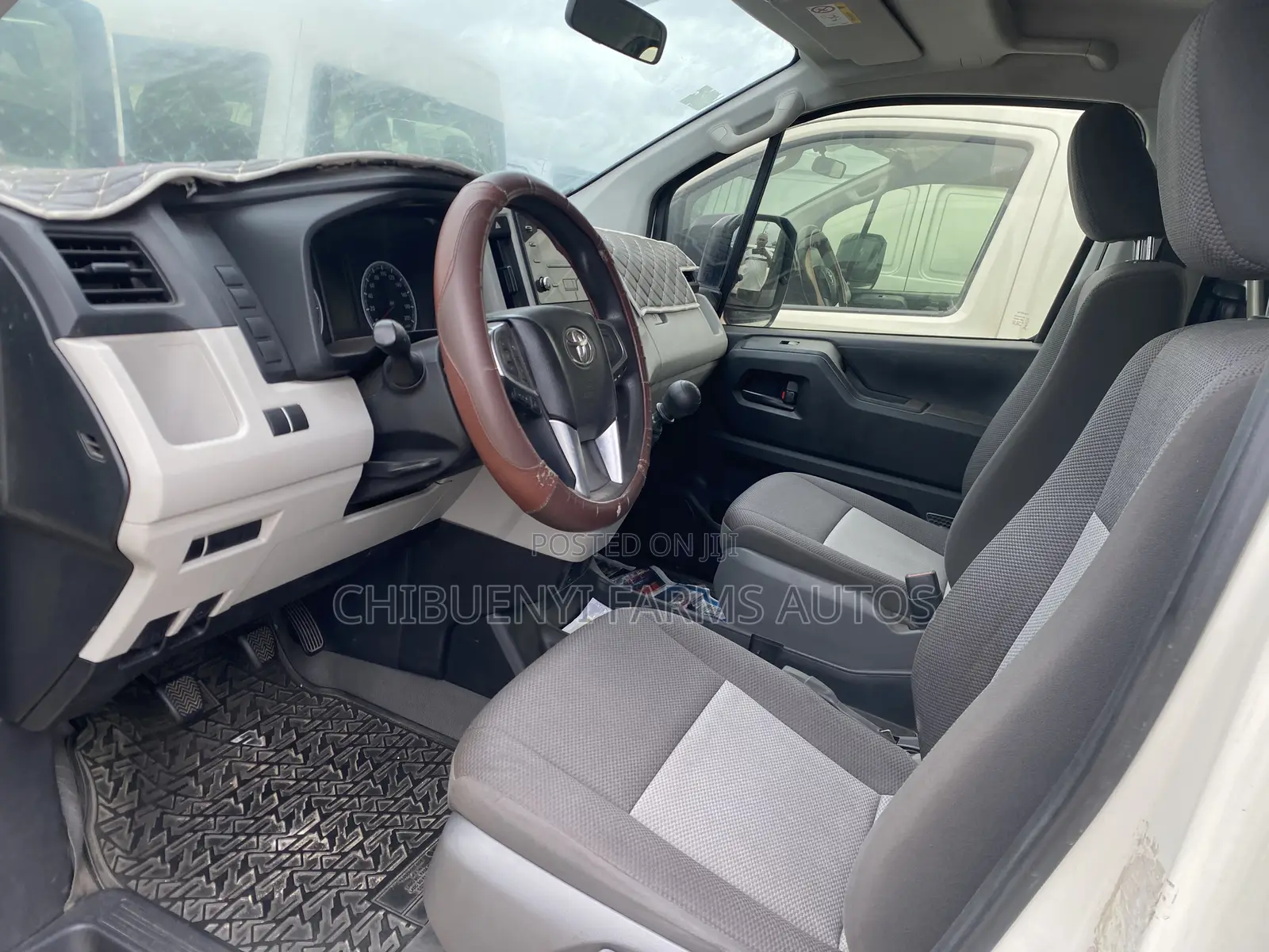Toyota HiAce 2021 White