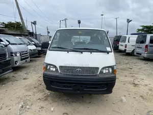 Toyota HiAce 1998 White