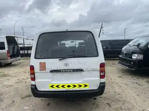 Toyota HiAce 1998 White