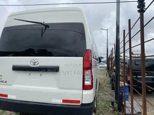 Toyota HiAce 2021 White