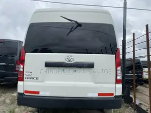 Toyota HiAce 2021 White
