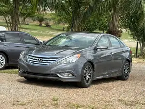 Hyundai Sonata SE 2.0T Sedan FWD (2.0L 4cyl 6A) 2013 Gray