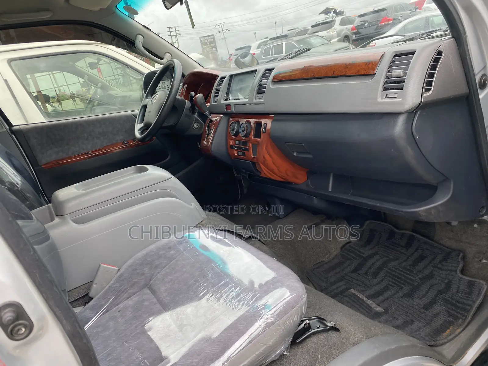 Toyota HiAce 2013 Silver
