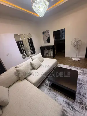 One Bed With Two Toilets