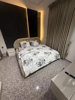 One Bed With Two Toilets