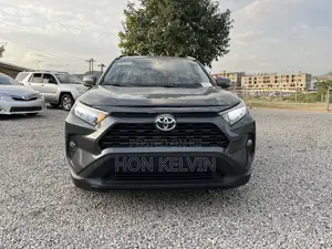 Toyota RAV4 XLE 2021 Gray