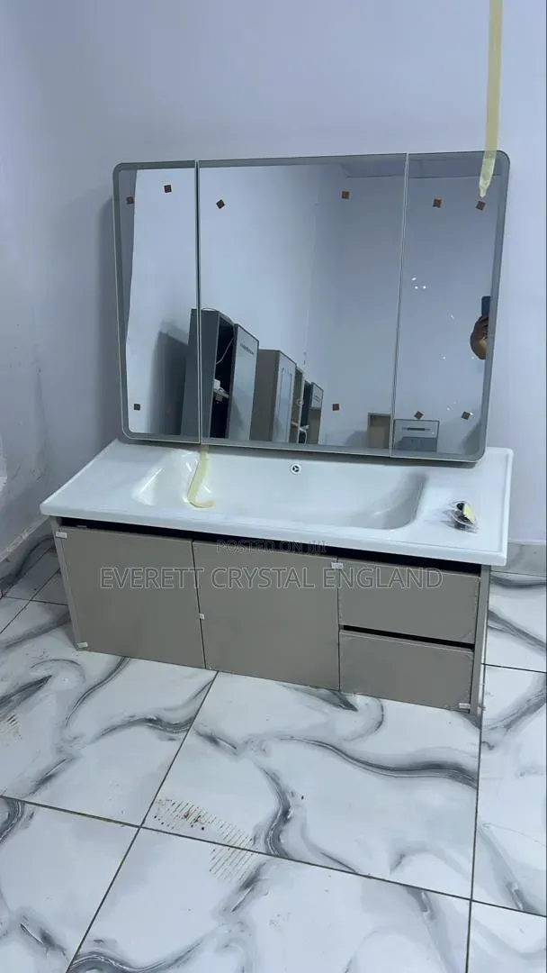 Master's Cabinet Basin