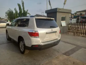 Toyota Highlander SE 2011 White