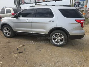 Ford Explorer Limited 4dr SUV AWD (3.5L 6cyl 6A) 2014 Silver