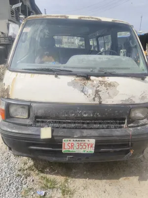Toyota HiAce 2004 White