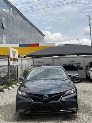 Toyota Camry SE 2021 Blue