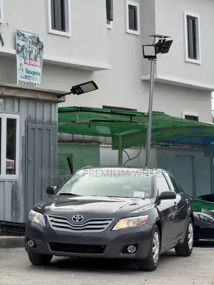 Toyota Camry LE 4dr Sedan (2.5L 4cyl 6A) 2011 Gray