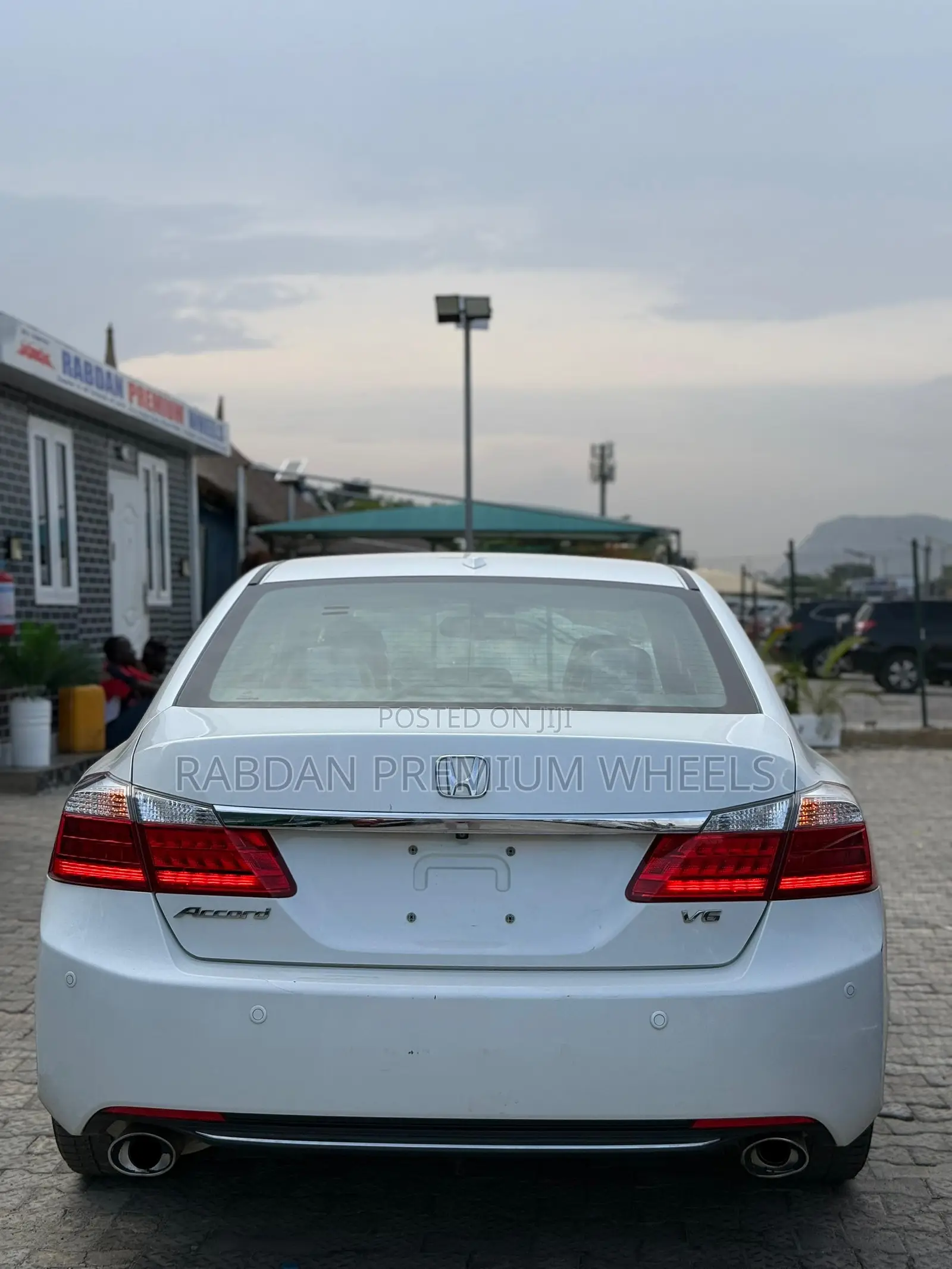 Honda Accord EX-L V-6 4dr Sedan (3.5L 6cyl 6A) 2015 White
