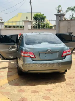 Toyota Camry LE 4dr Sedan (2.5L 4cyl 6AM) 2010 Green